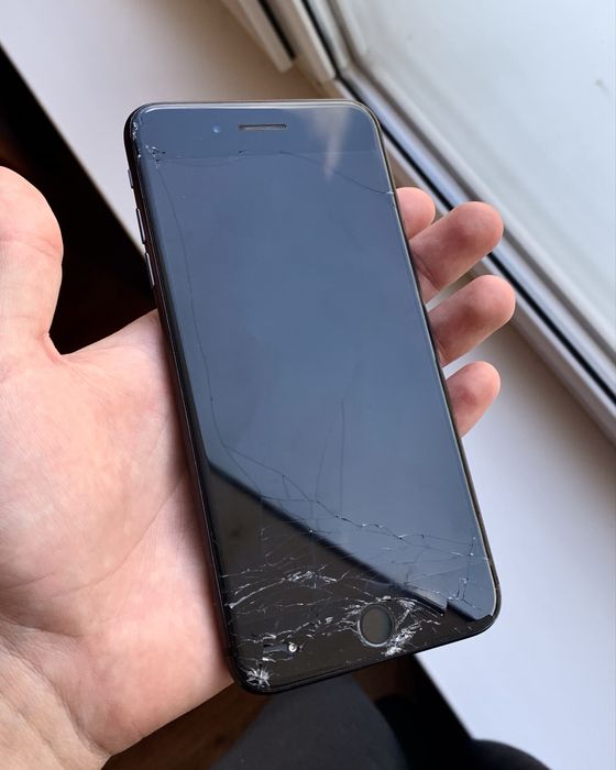 iPhone 8+ 100% батарея