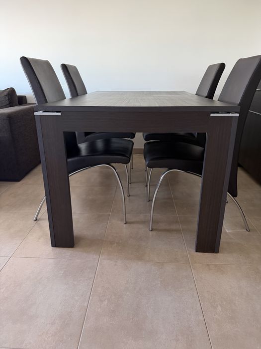 Mesa de jantar extensivel + 4 cadeiras