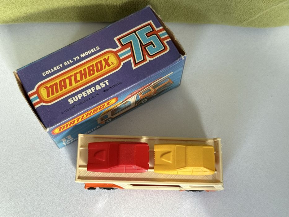 Matchbox Superfast 11 Car Transporter z autkami
