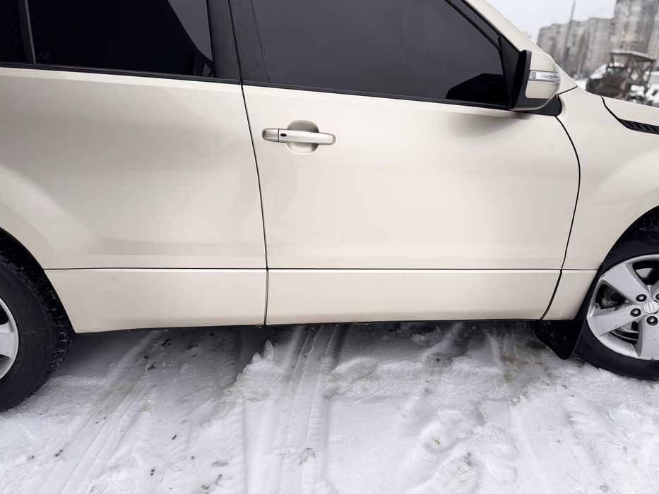 Продается SUZUKI GRAND VITARA 2008 год  рестайлинговая 2.4 бензин 4x4