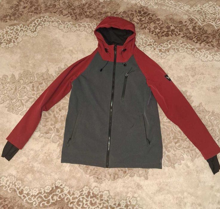 Продам осіню куртку Staff