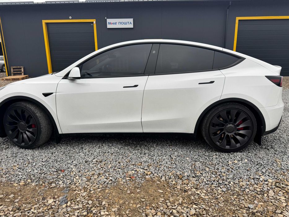 Tesla model Y Performance 2023