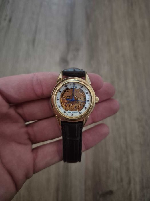Zegarek z mechanizmem szkieletowym