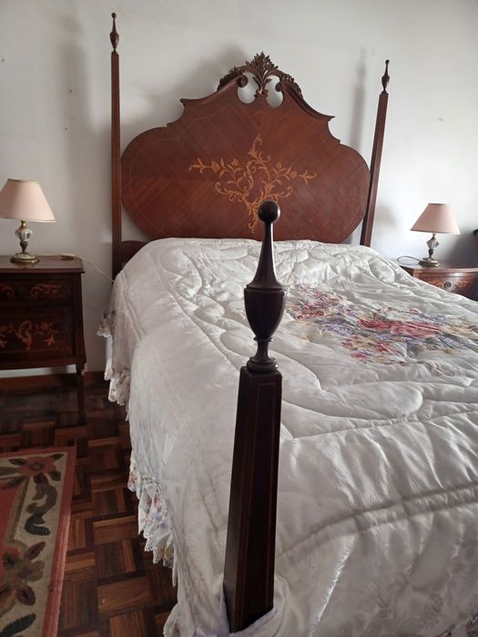 Cama de casal estilo Dona Maria com Colchão ortopédico e Edredon incluído
