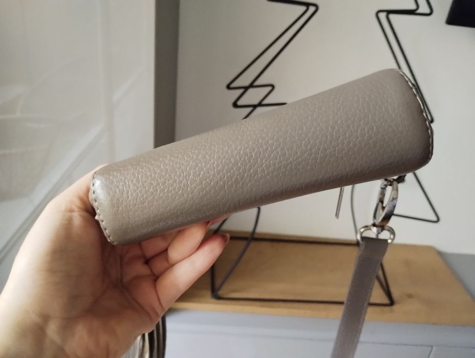 Torebka Hexeline Hexe skórzana na pasku mała
Torebka Hexeline (6x13x17