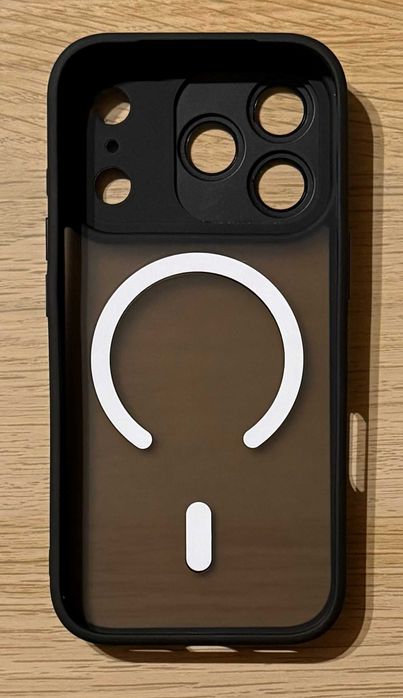 Etui iPhone 17 Pro MagSafe z osłoną aparatu półprzezroczyste czarne