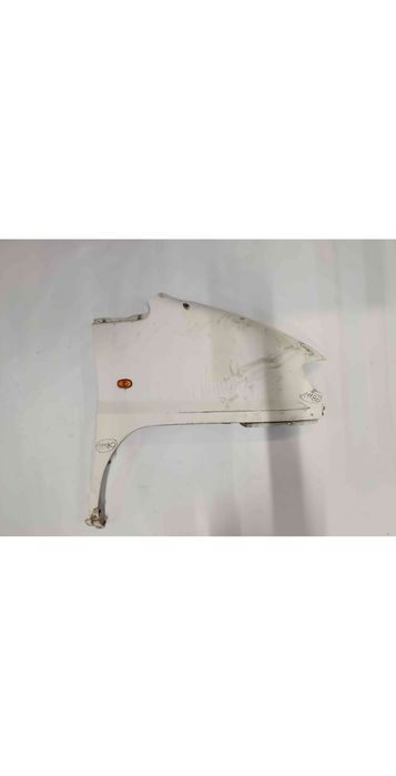 Guarda-lamas direito HYUNDAI H-1 Chassis (A1)