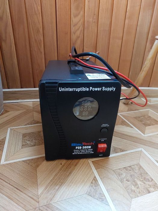 Джерело безперебійного живлення BlauTech PSU-300W потужністю 300 Вт.