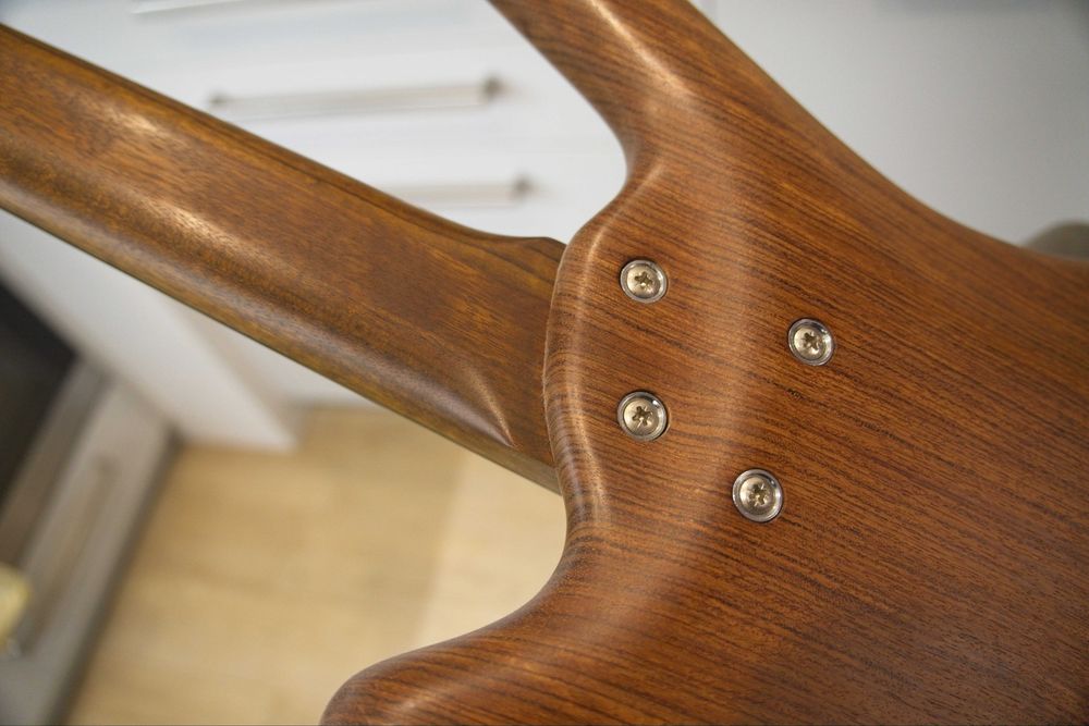 Warwick Corvette Standard 4 fretless gitara basowa