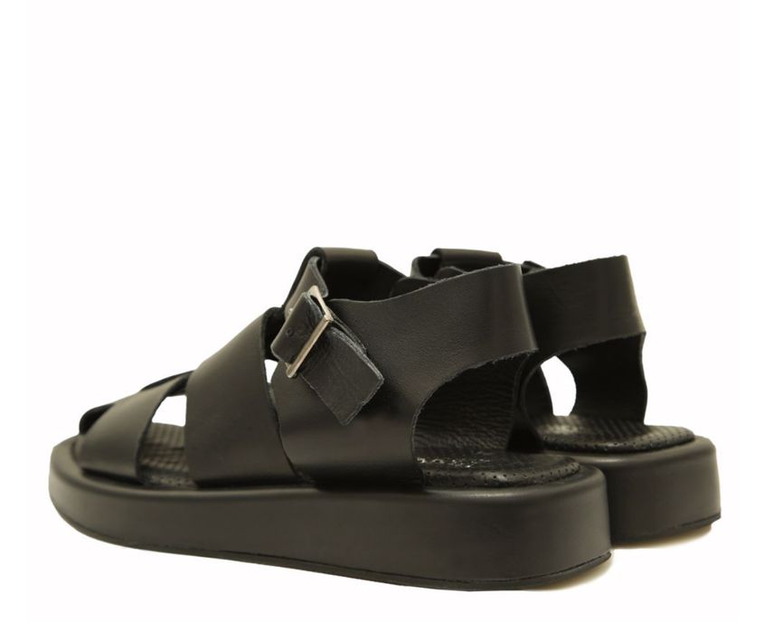 Продам новые кожанные босоножки Prego