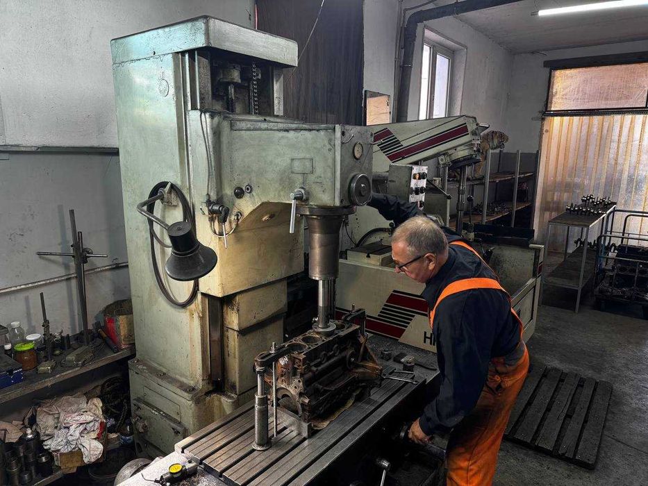 Розточування блока циліндрів — точно, якісно, під ремонтні поршні