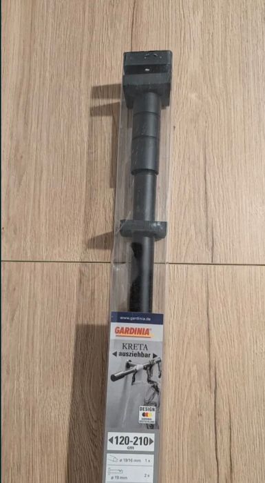 Karnisz czarny pojedynczy