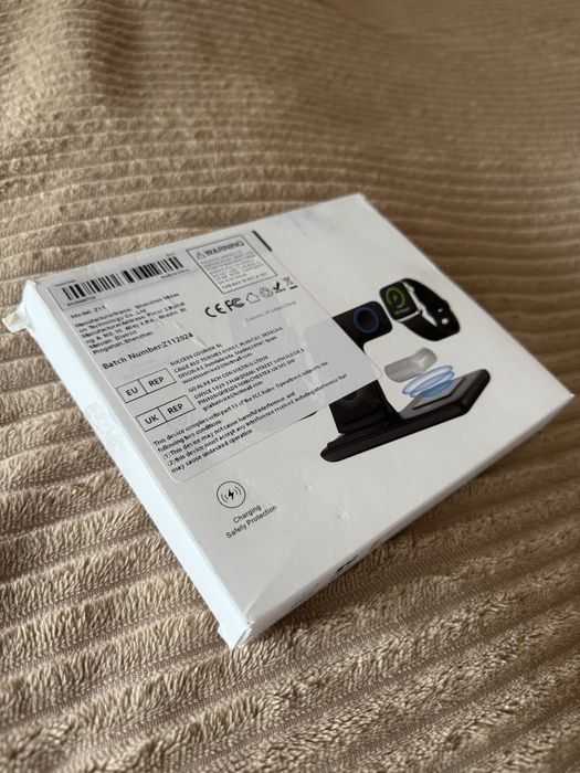 Зарядна станція для телефона, годинника, навушників