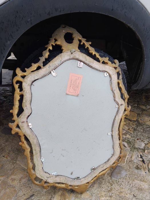 Espelho em talha dourada