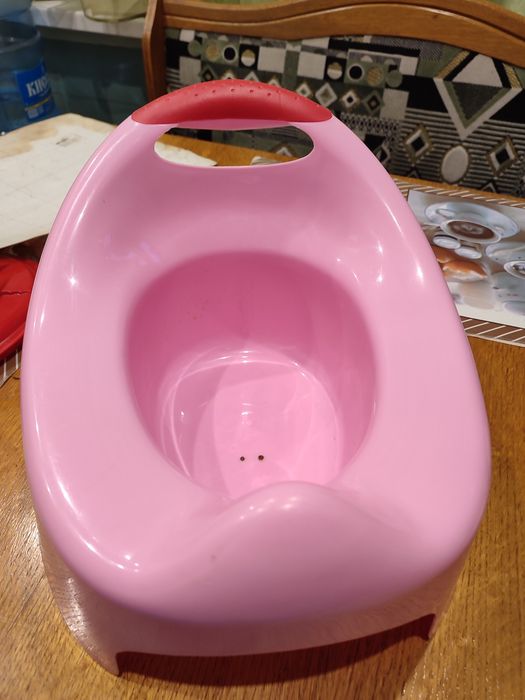 Продам детский горшок.
