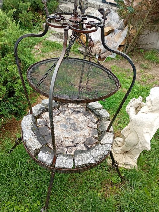 Grill węglowy kostka granitowa.