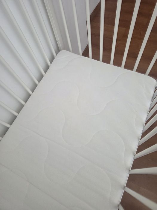 Berço Branco com colchão, edredão e protetor novos
