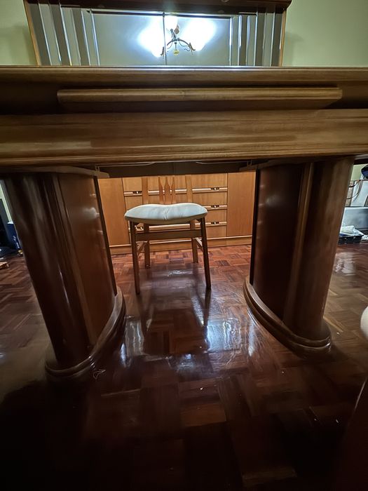 Conjunto de Mobília em Madeira Maciça de Cerejeira