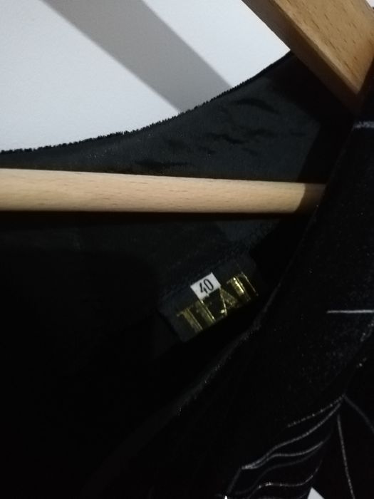 Czarna elegancka sukienka welurowa r. 40 L