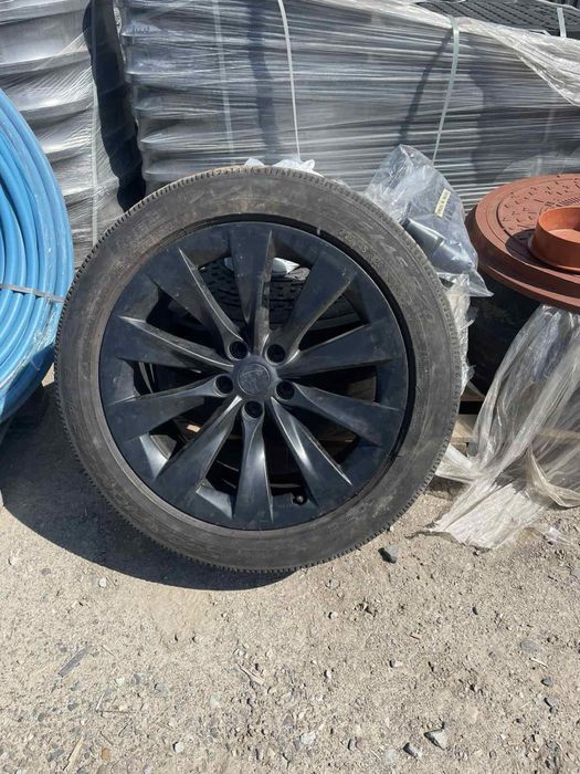 Диск в зборі на Tesla model X