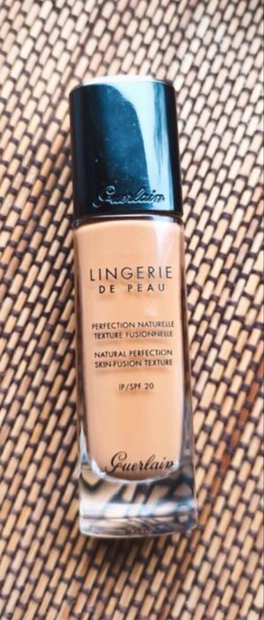 Luksusowy podkład do twarzy Guerlain Lingerie de Peau druga skóra