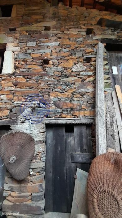 Casa em Xisto para Restauro – Unhais-o-Velho