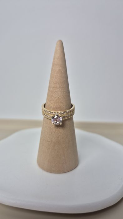 Nowy złoty pierścionek zaręczynowy z cyrkonią,cyrkoniami,obrączka p585