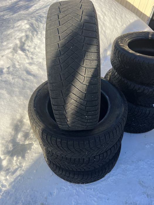 215/65/17 Pirelli ice zero