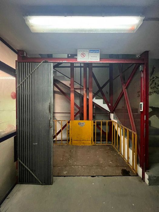 Vendo monta cargas industrial