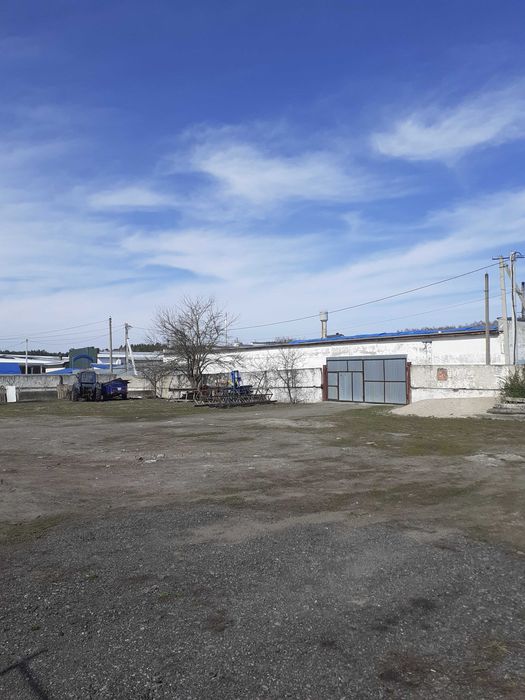 Продам приміщення комерційного призначення