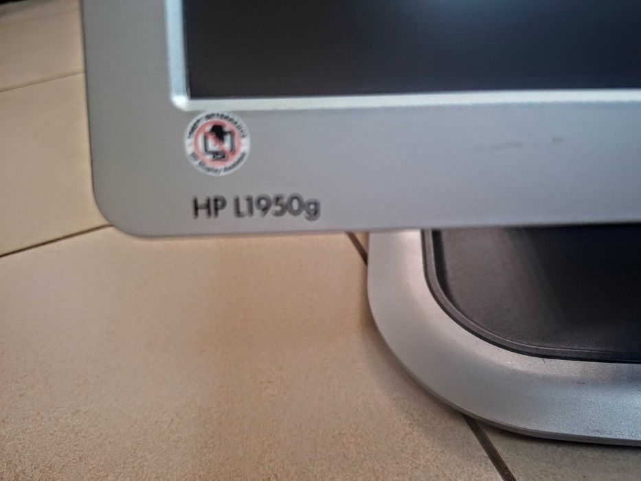 monitor HP L1950G + kable. W pełni sprawny
