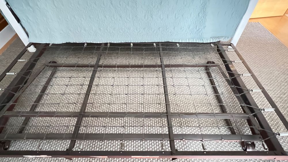 "Day bed". Cama com estrado (conjunto)