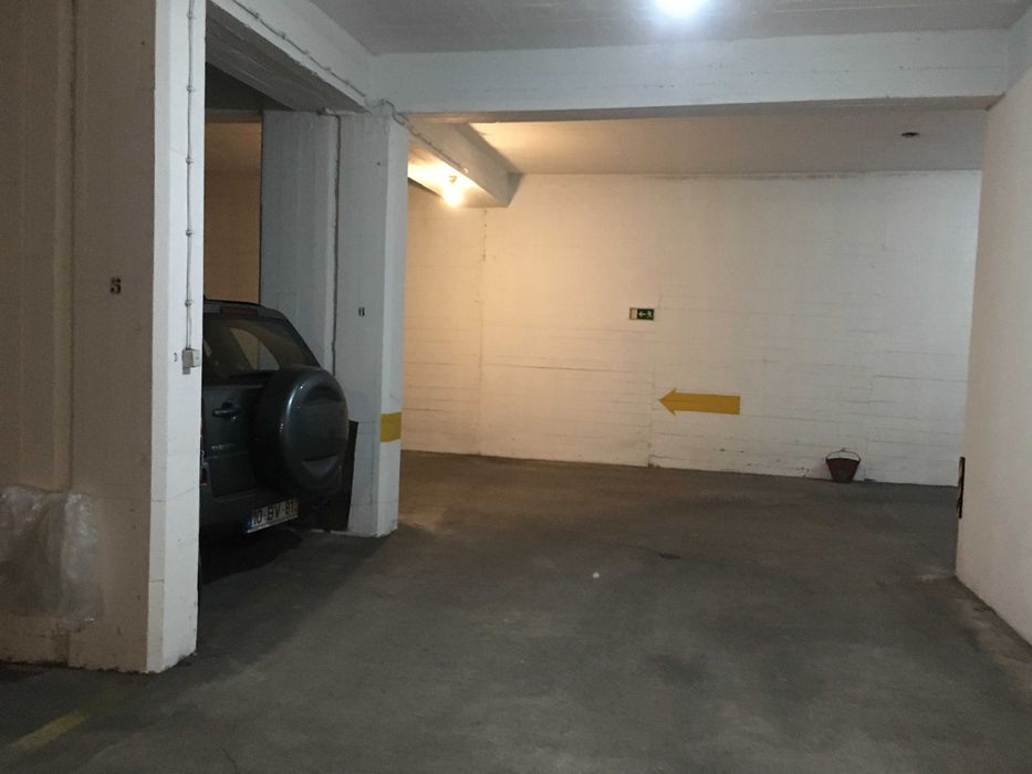 Espaço de Garagem no Centro do Barreiro (Prédios da Biblioteca no Palácio de Coimbra)