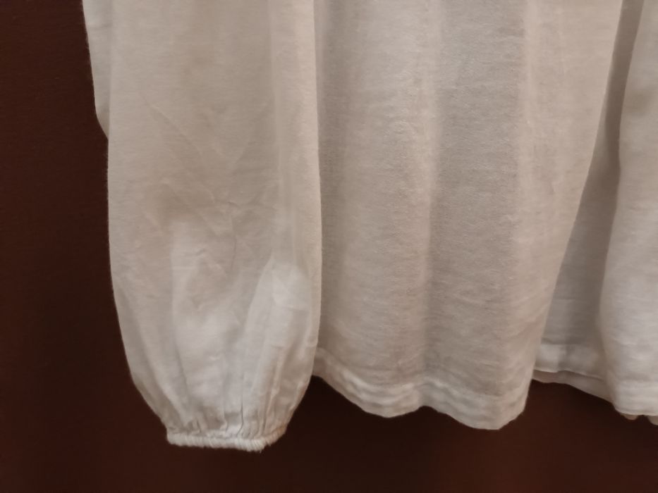 Túnica branca bordada