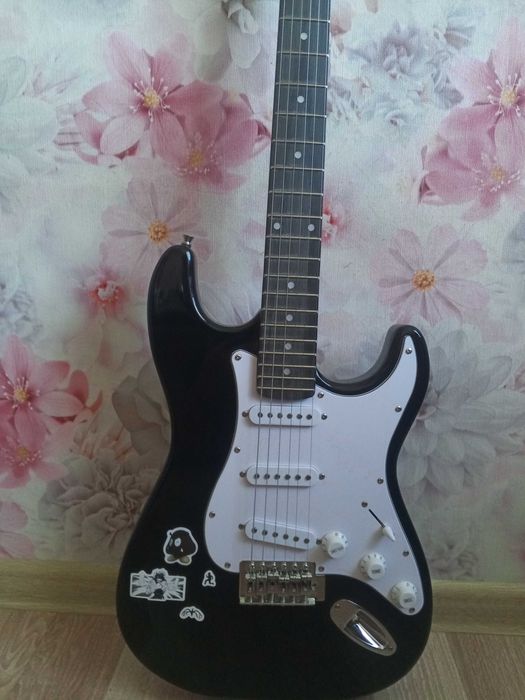 звичайна Електро-гітара