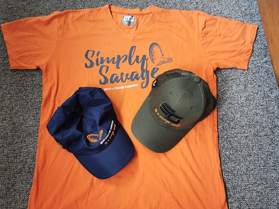 2 czapki Savage Gear i t-shirt M SG Simply