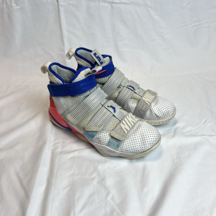 Баскетбольні кросівки Nike Lebron soldier 11