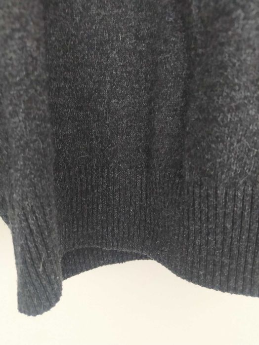 Czarny męski sweter