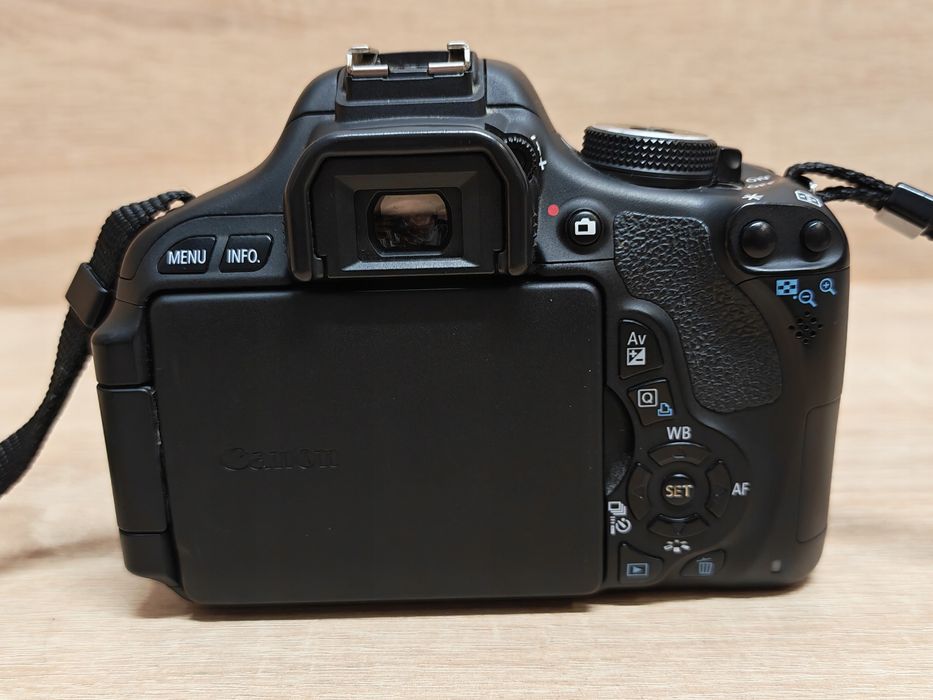 Aparat canon eos 600d lustrzanka cyfrowa do fotografii