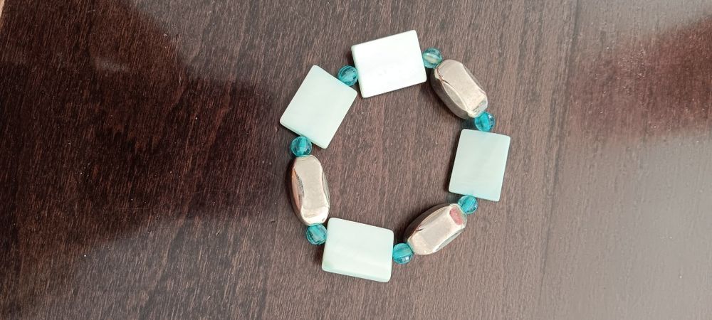 Pulseira azul e cinzenta