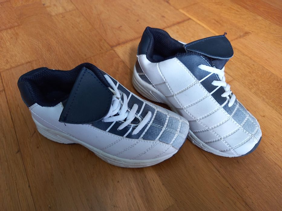 Buty sportowe r. 31 dł. wkł.20 cm