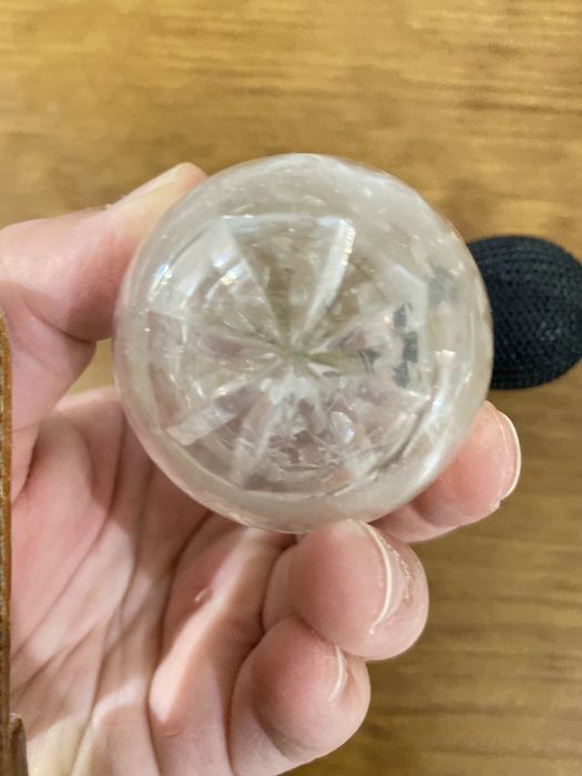 Pulverizador de perfume antigo em vidro