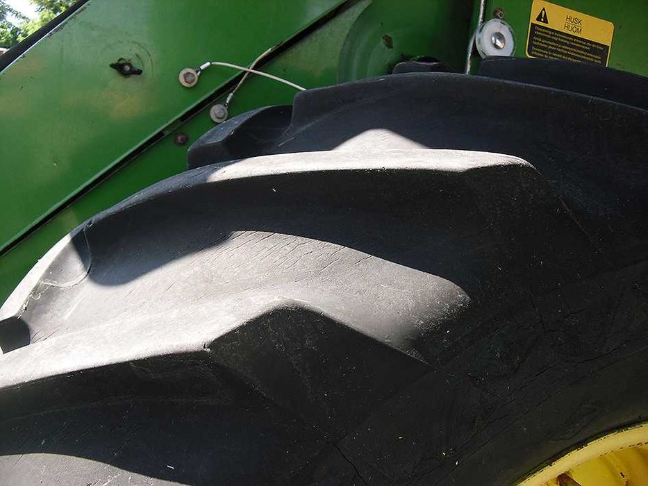 Зерноуборочный комбайн John Deere 1052