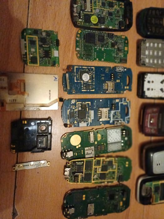 Платы от старых мобильных телефонов