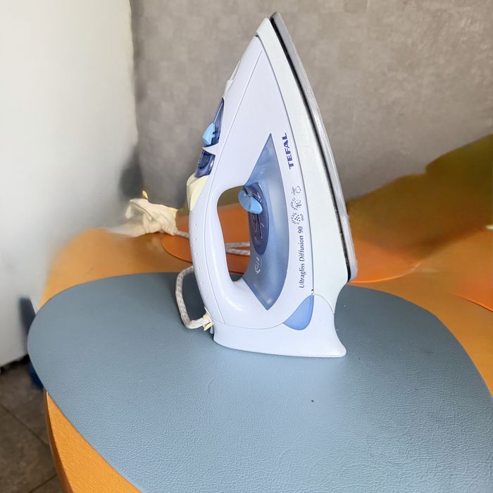 Продам утюг Tefal