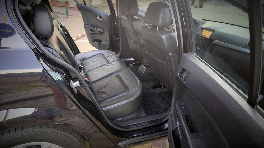 Opel Astra 2009р шкіра 1,6 бензин Без підкрасів Розмитнена Ідельний стан!