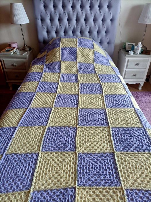 Colcha de Cama LILAS  e AMARELA 
DIMENSÃO 240CM X 1,65 CM