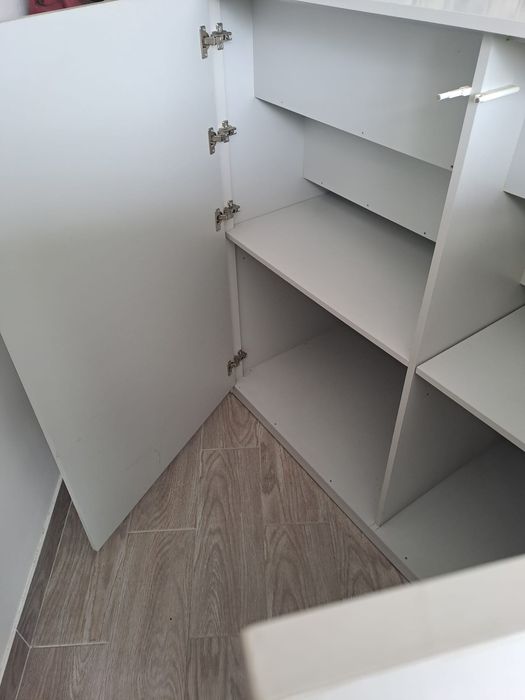Movem expositor em escada com arrumação atrás