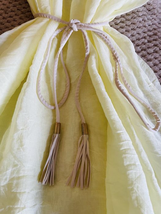 Vestido com cinto amarelo novo tamanho M