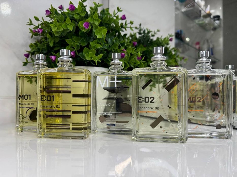 Escentric Molecule 01 + Iris,Ginger,Guaiac Wood, Molecule 02, 01